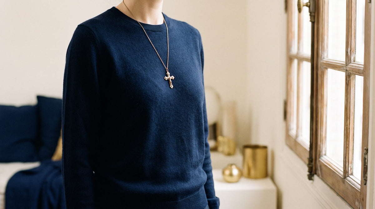 Comment porter une croix : femme et homme