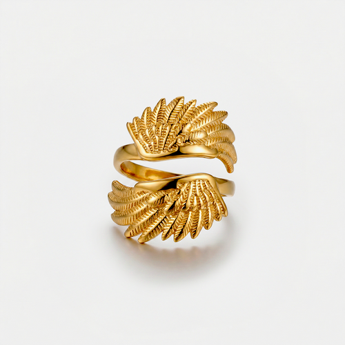 Bague ailes d'ange, dorée, sur fond blanc
