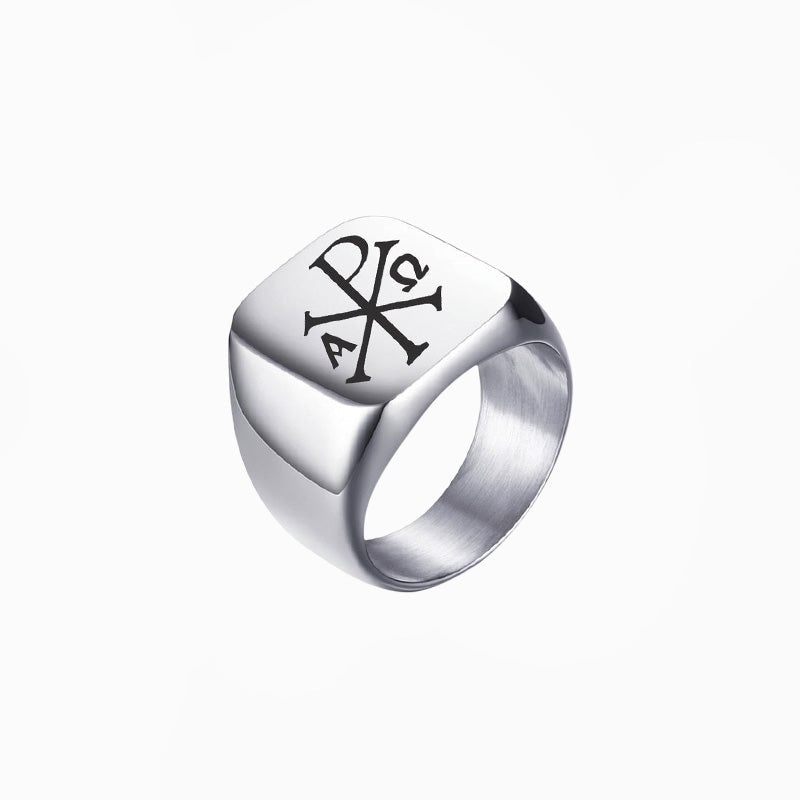 Bague chrisme, portée au doigt