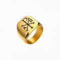 Bague chrisme, dorée, sur fond blanc