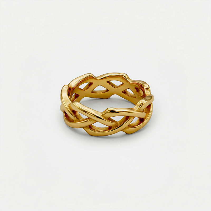 Bague couronne d'épines, dorée, sur fond blanc
