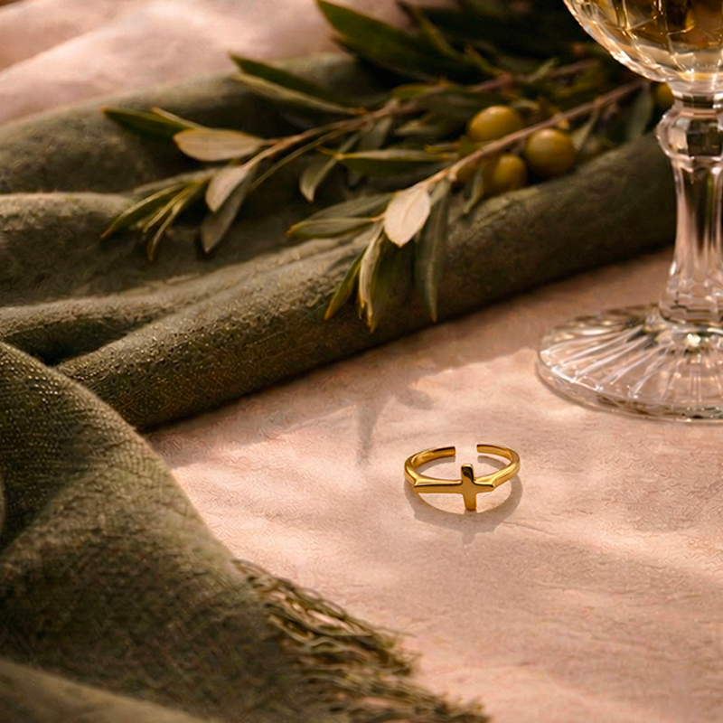Bague croix chrétienne, vue de détail