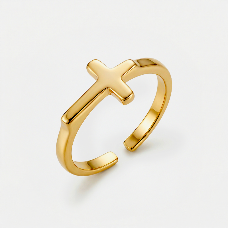 Bague croix chrétienne, dorée, sur fond blanc