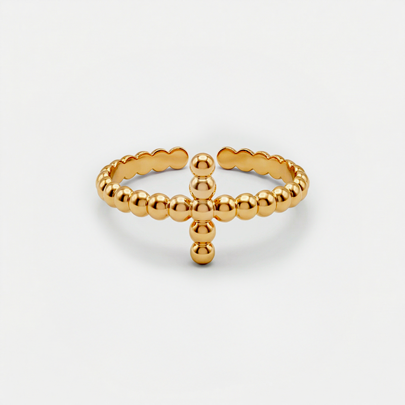 Bague croix fine, dorée, sur fond blanc