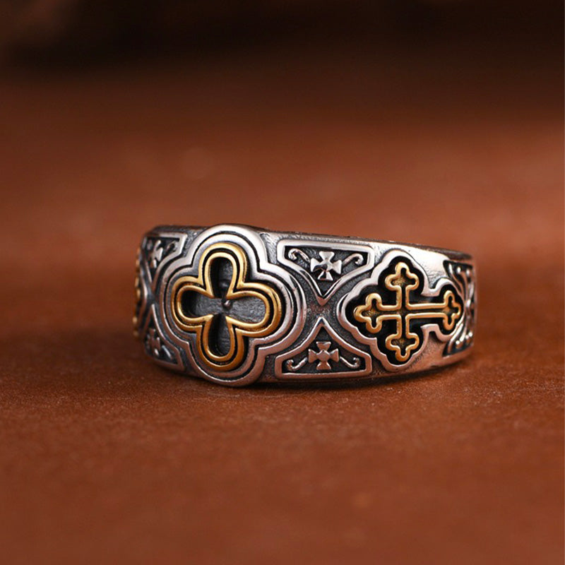Bague croix médiévale, vue de détail