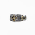 Bague croix médiévale, argent vieilli et or, sur fond blanc
