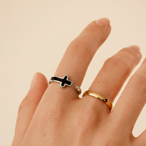 Bague croix noire femme