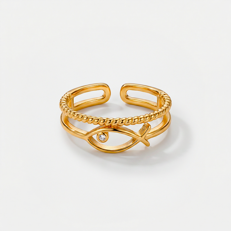 Bague Ichtus, dorée, sur fond blanc
