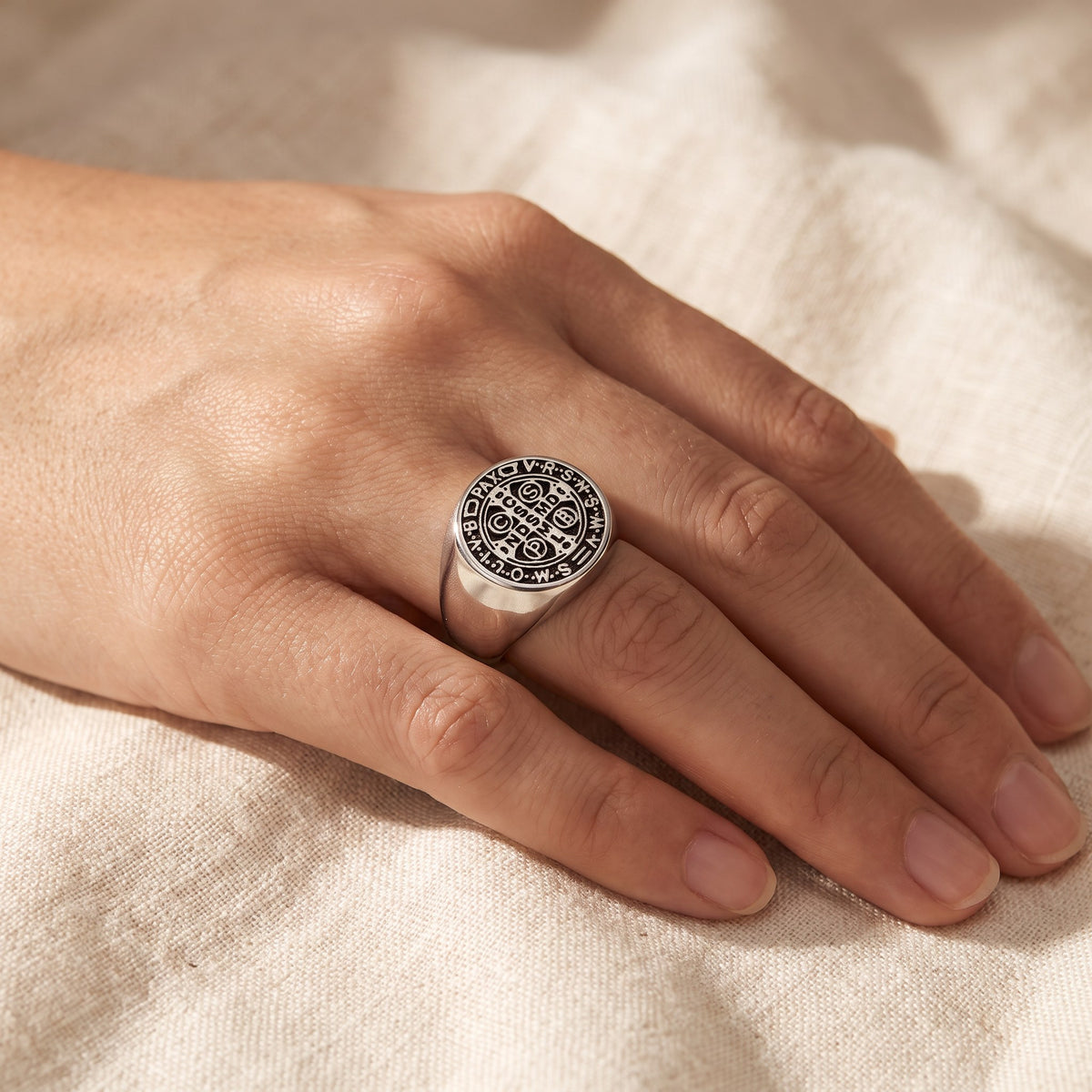 Bague Saint Benoît homme argentée