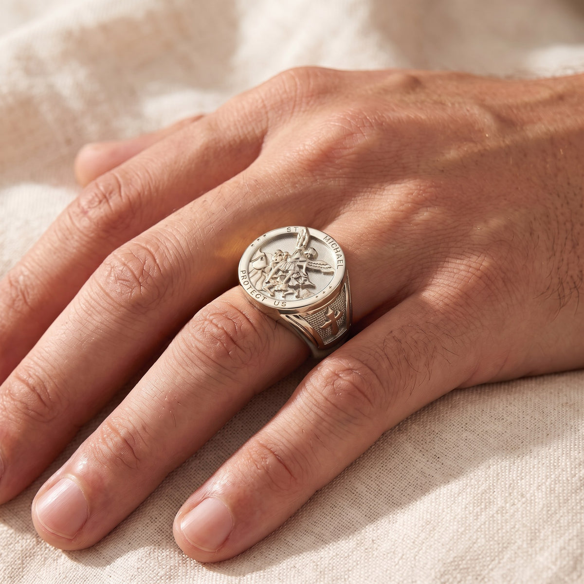 Bague Saint Michel homme argentée