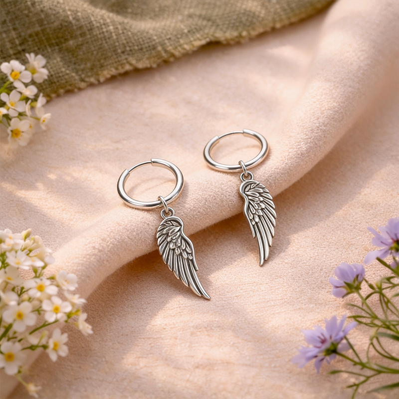 Boucles d'oreilles ailes d'ange, vue de détail