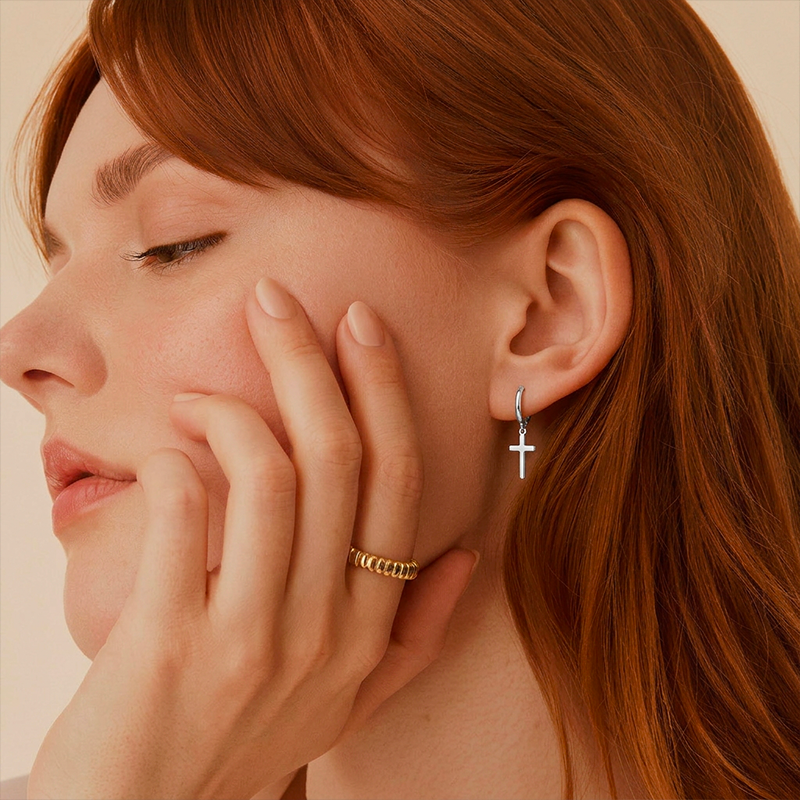 Boucles d'oreilles croix argentée