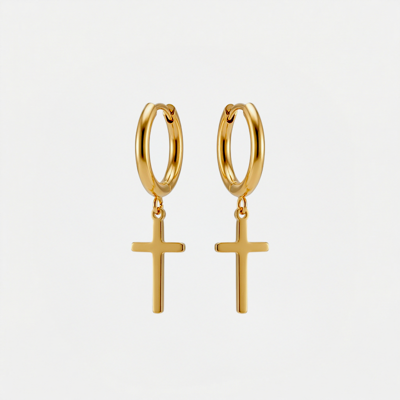 Boucles d'oreilles croix femme, dorées, sur fond blanc
