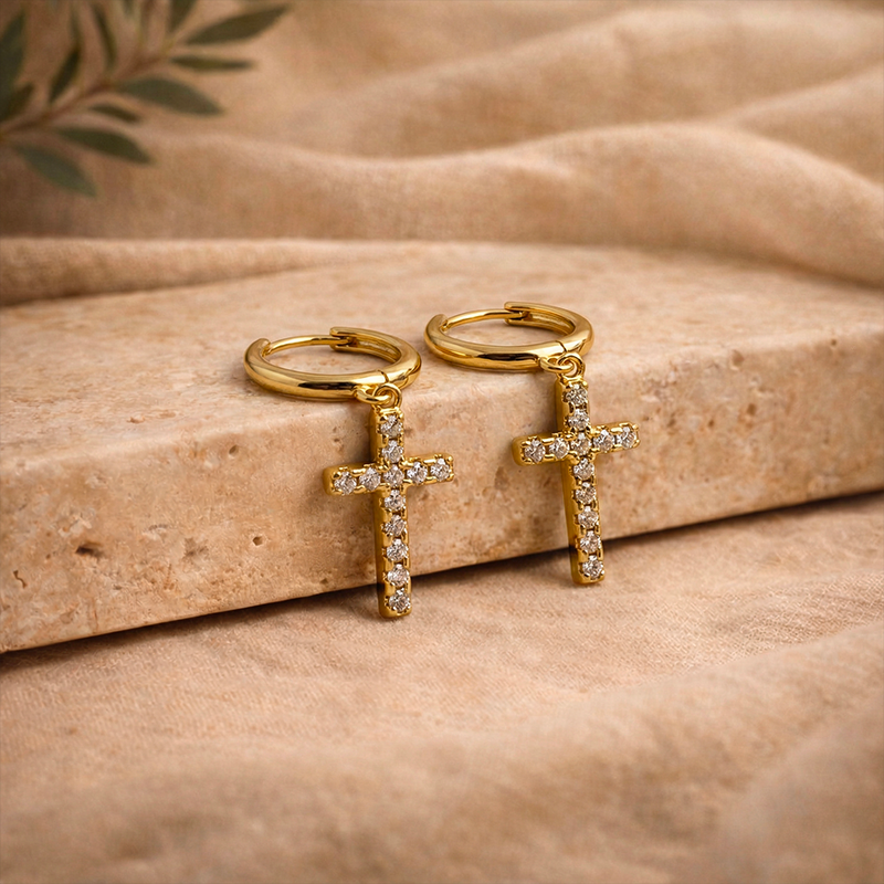 Boucles d'oreilles croix strass, vue de détail