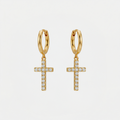 Boucles d'oreilles croix strass, dorées, sur fond blanc