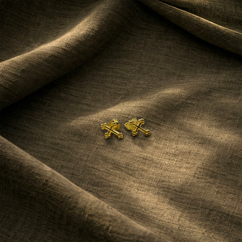 Boucles d'oreilles croix tréflée, vue de détail