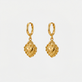 Boucles d'oreilles Ex Voto, dorées, sur fond blanc