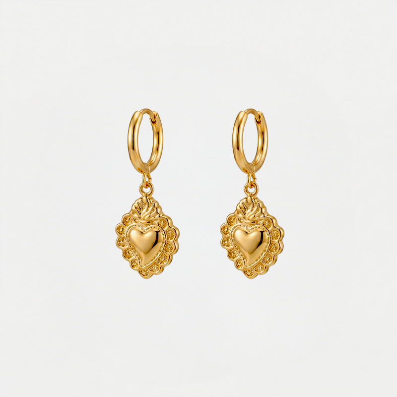 Boucles d'oreilles Ex Voto, dorées, sur fond blanc