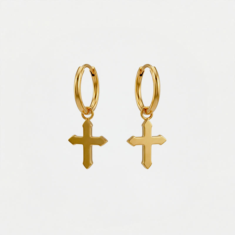 Boucles d'oreilles homme croix, dorées, sur fond blanc