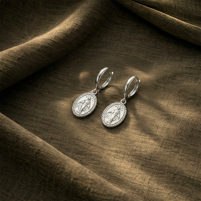 Boucles d'oreilles Vierge Marie, vue de détail