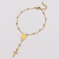 Bracelet chapelet, doré, sur fond blanc