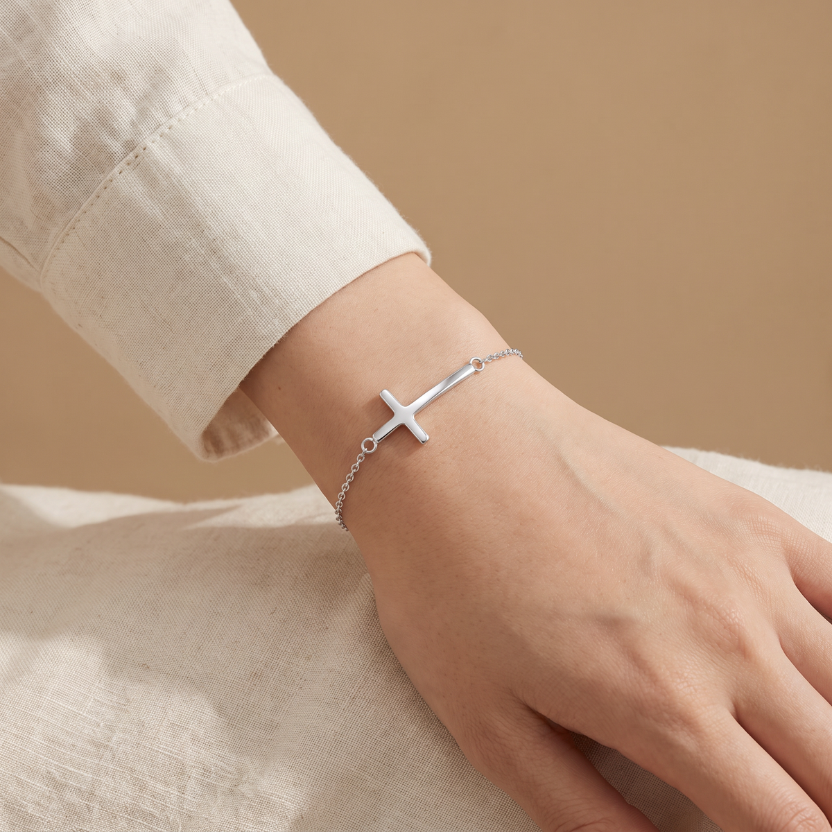 Bracelet croix chrétienne femme argenté
