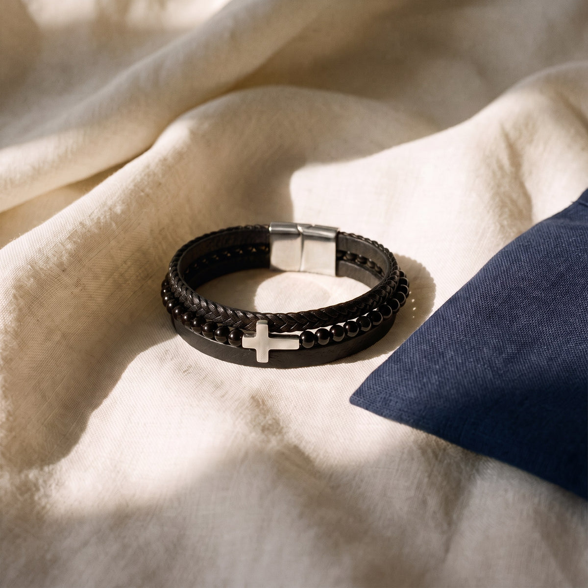 Bracelet croix cuir acier inoxydable argenté
