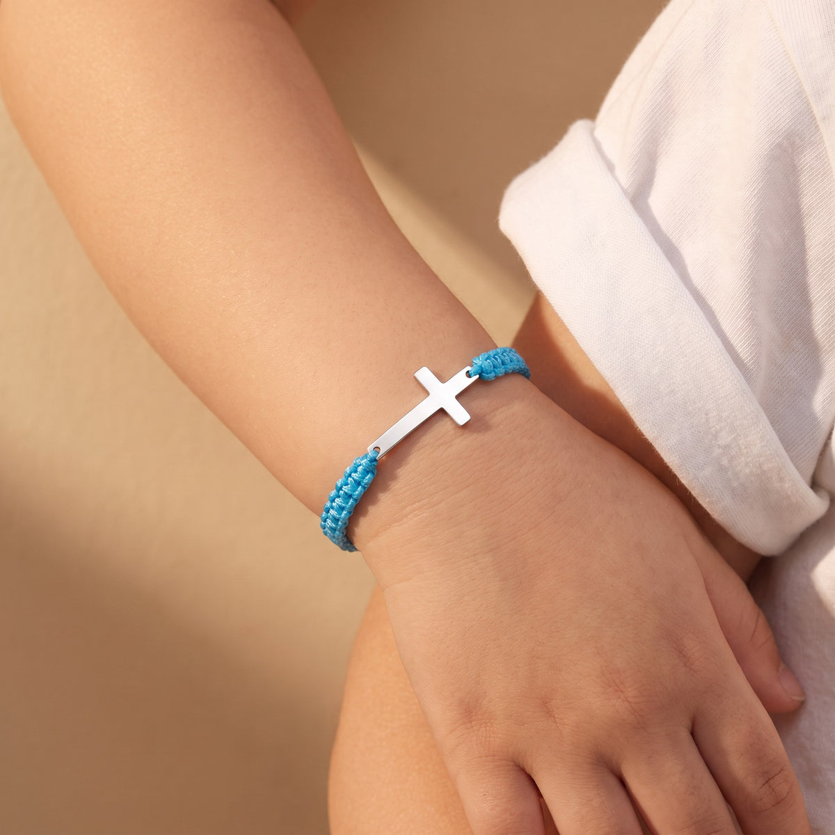 Bracelet croix enfant bleu