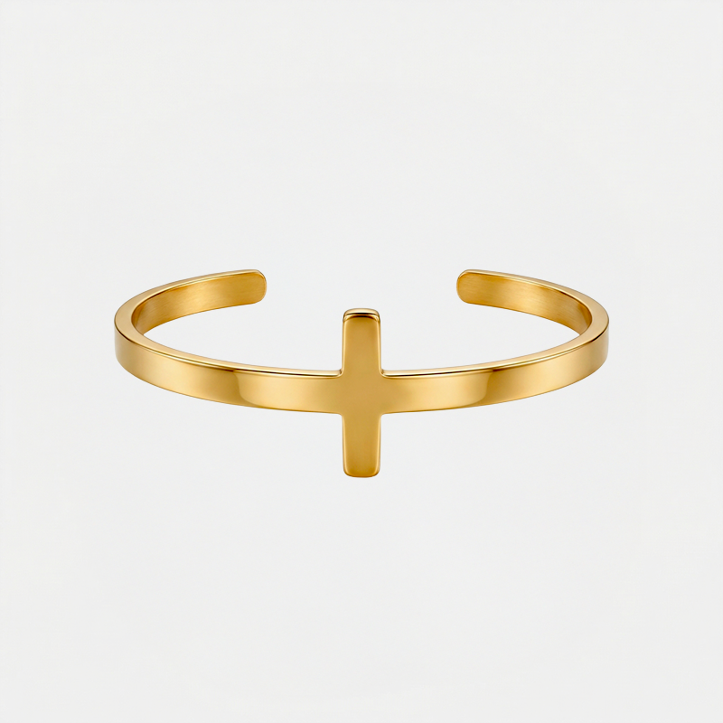 Bracelet croix jonc, doré, sur fond blanc