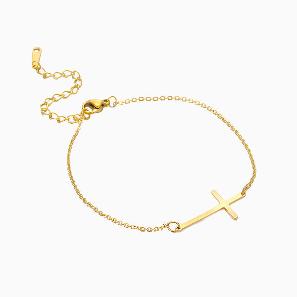 Bracelet croix minimaliste, doré, sur fond blanc