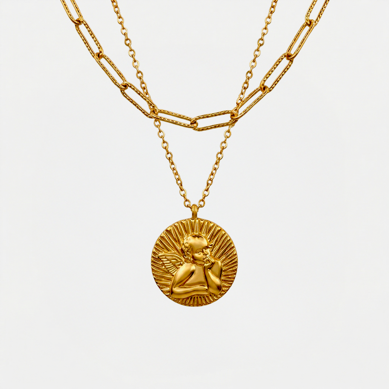 Collier Ange Gardien, doré, sur fond blanc