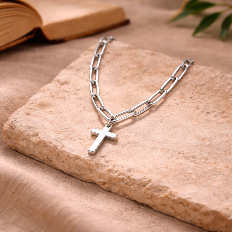 Collier chaîne croix argentée