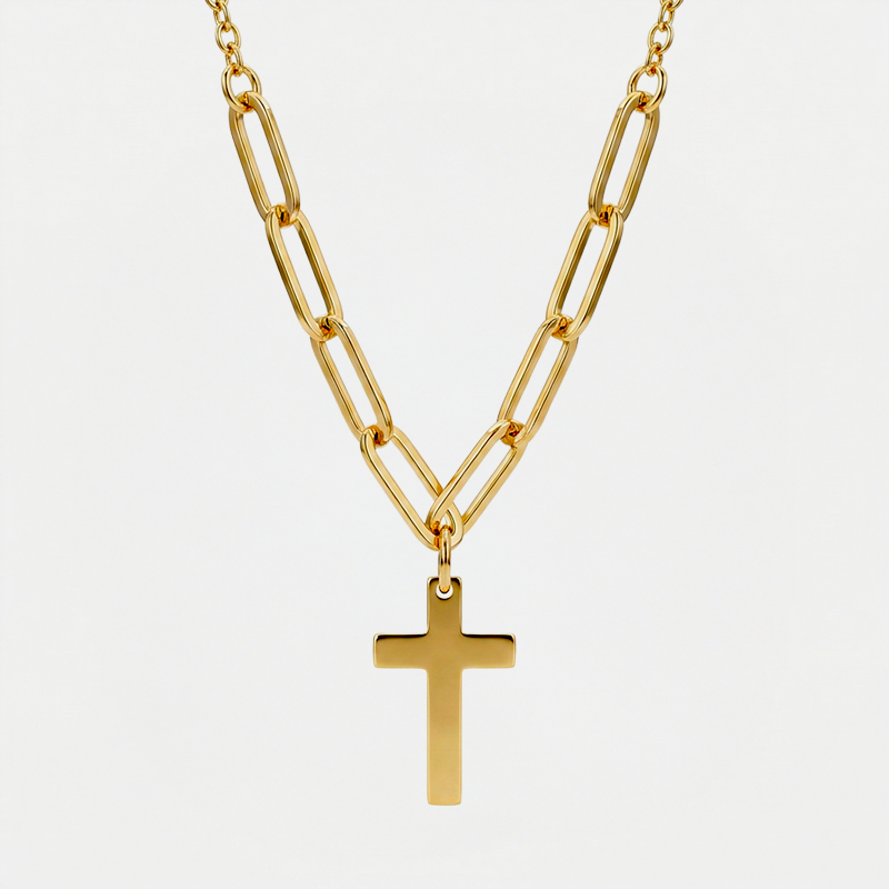 Collier chaine croix, doré, sur fond blanc