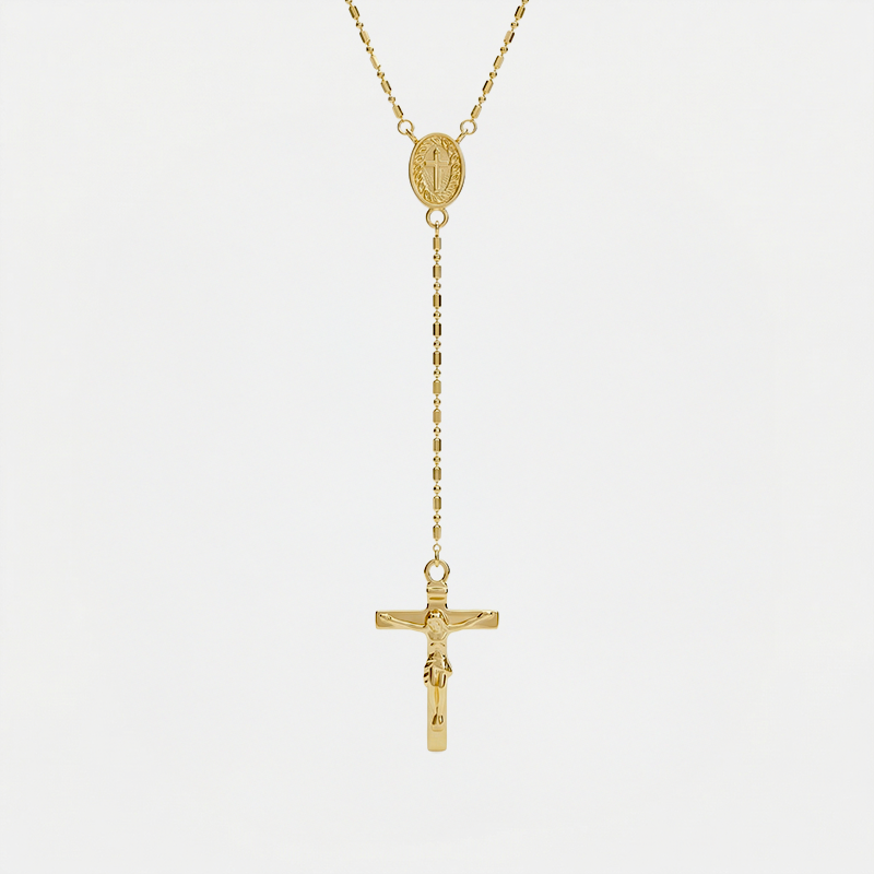 Collier chapelet, doré, sur fond blanc