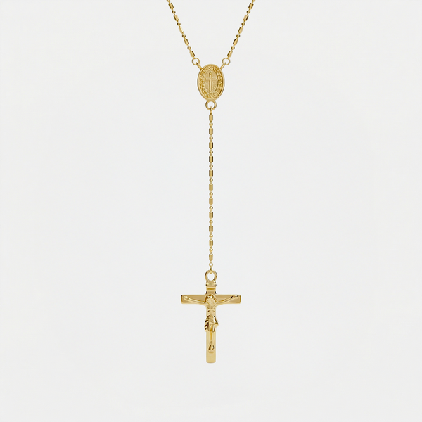 Collier chapelet, doré, sur fond blanc