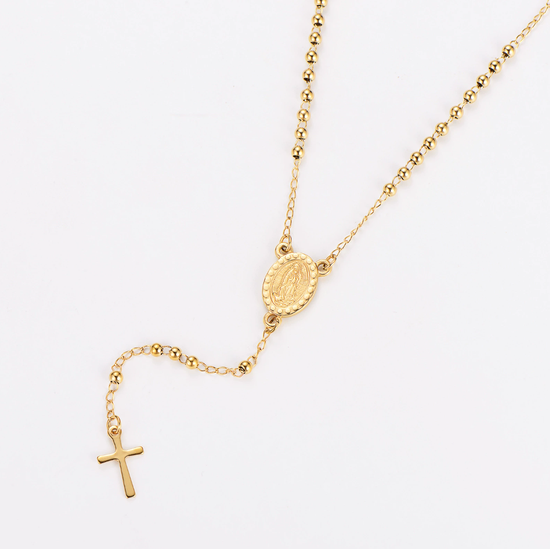 Collier chapelet médaille miraculeuse, doré, sur fond blanc