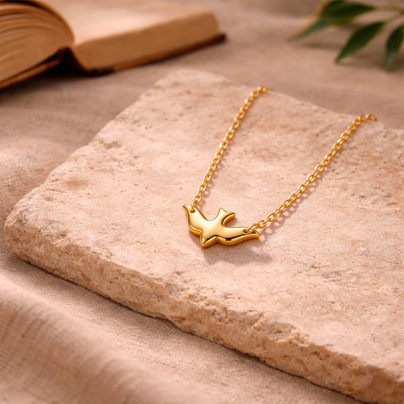 Collier colombe Saint Esprit, vue de détail