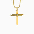 Collier croix clou, doré, sur fond blanc