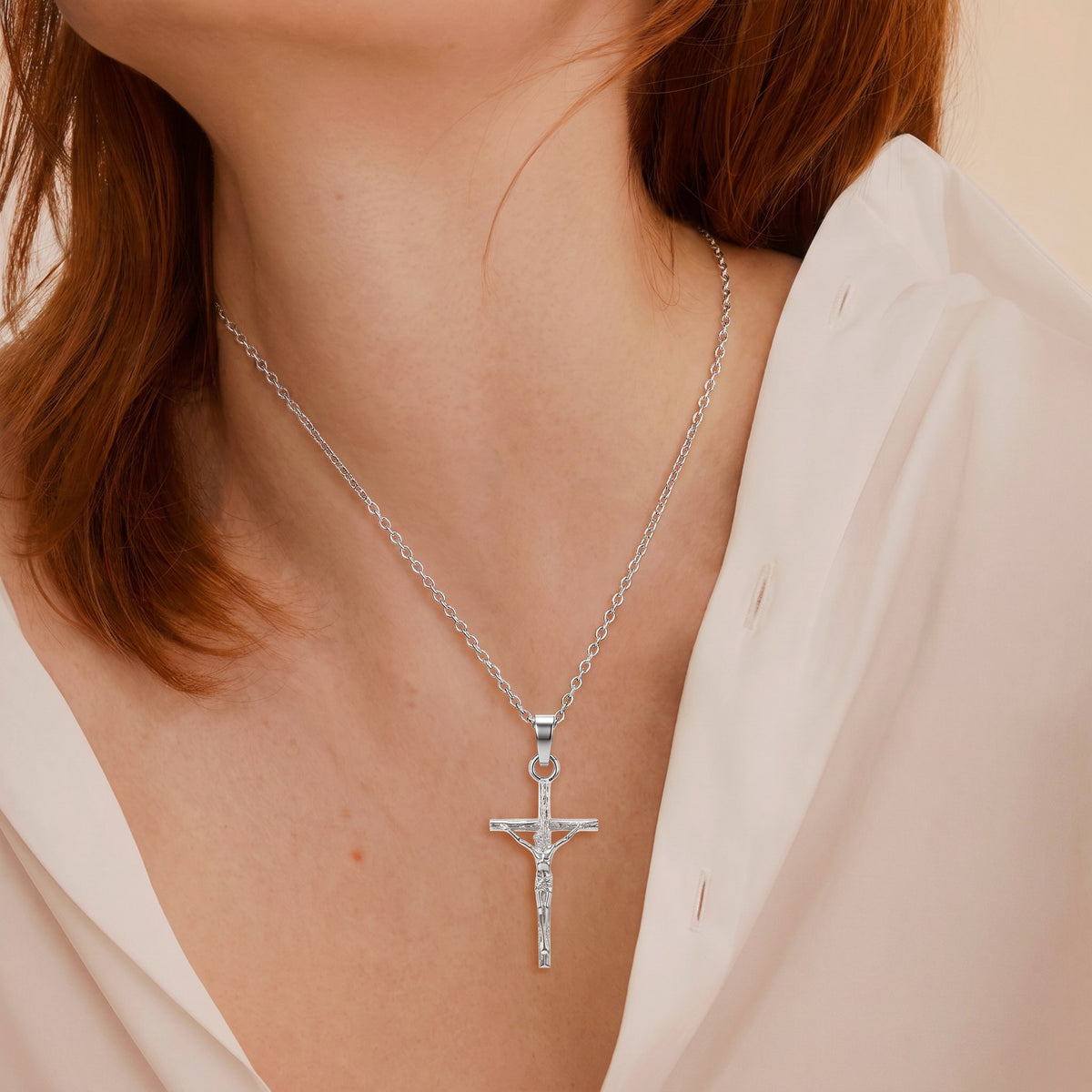 Collier croix crucifix