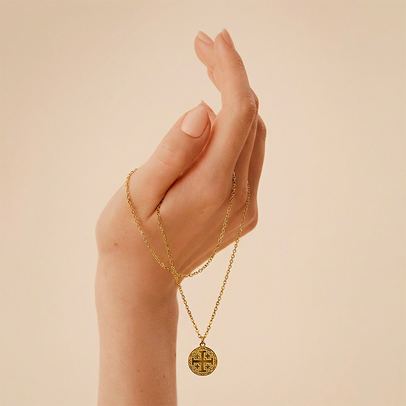 Collier croix de Jérusalem, vue de détail