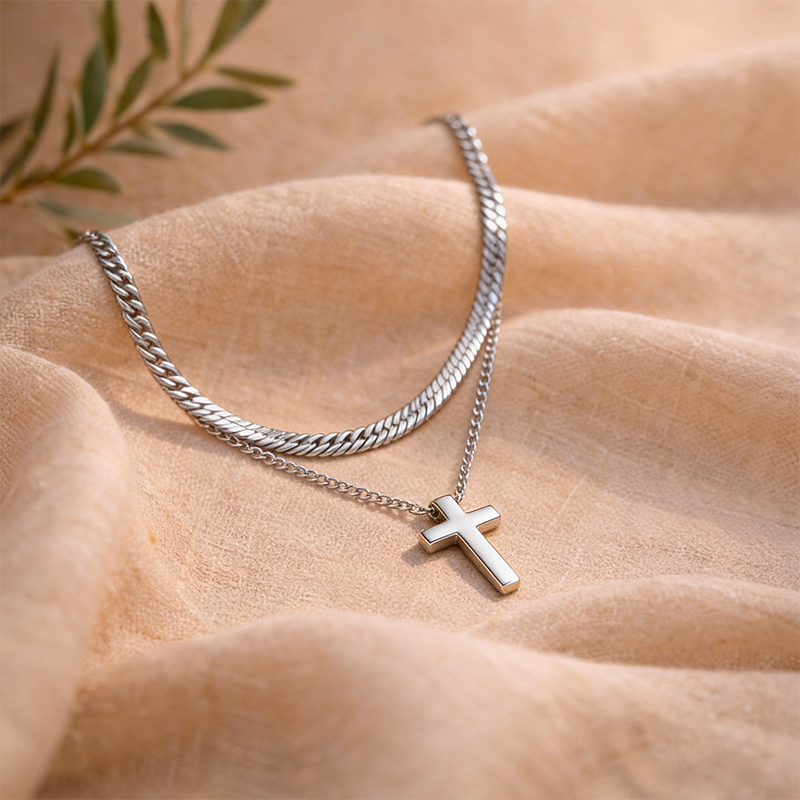 Collier croix double chaîne argentée