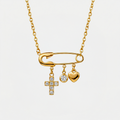 Collier croix épingle, doré, sur fond blanc