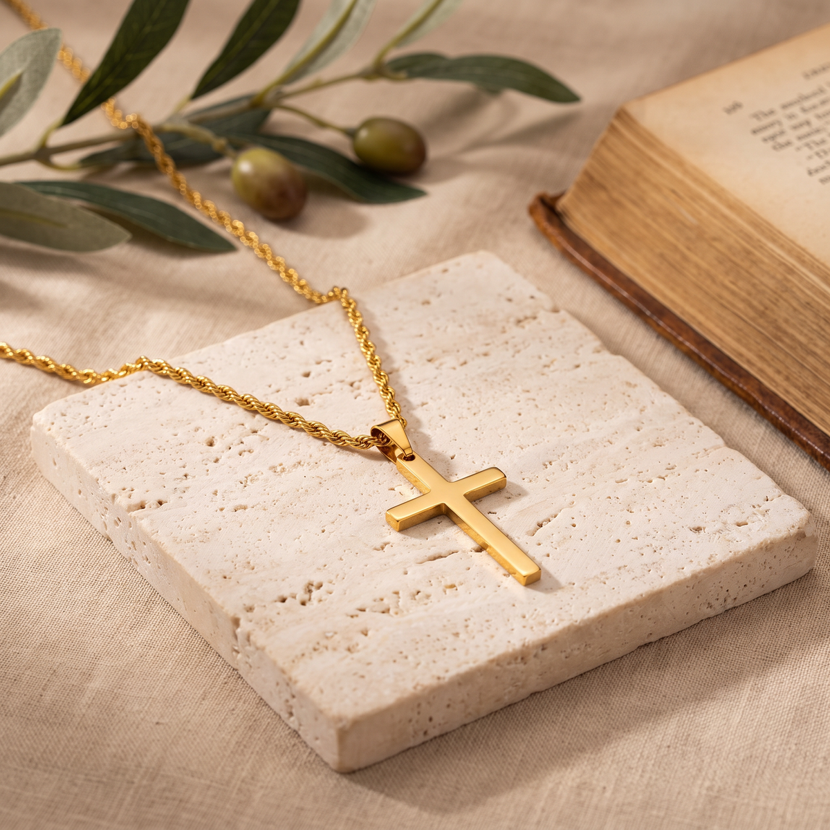 Collier croix fine homme acier inoxydable doré