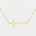 Collier croix horizontale, doré, sur fond blanc