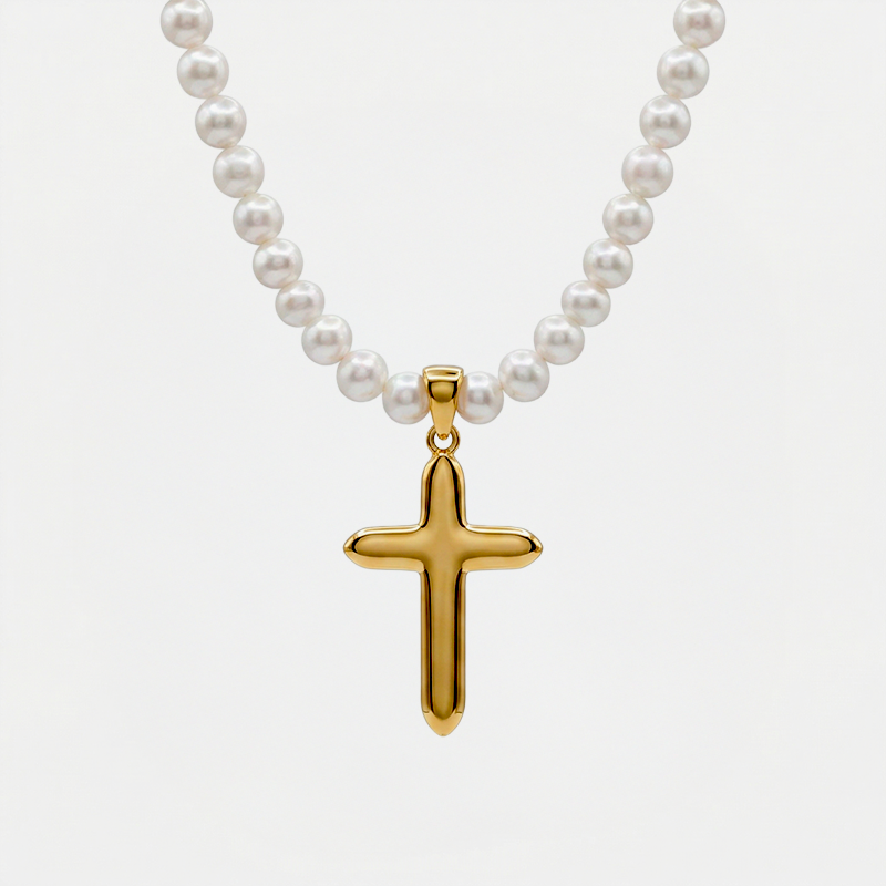 Collier croix perles, blanc et doré ou argenté, sur fond blanc