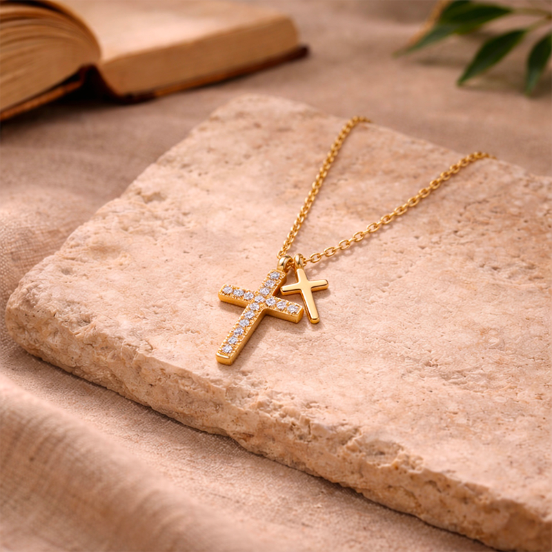 Collier double croix, vue de détail