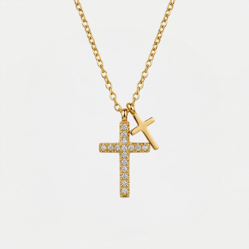 Collier double croix, doré, sur fond blanc