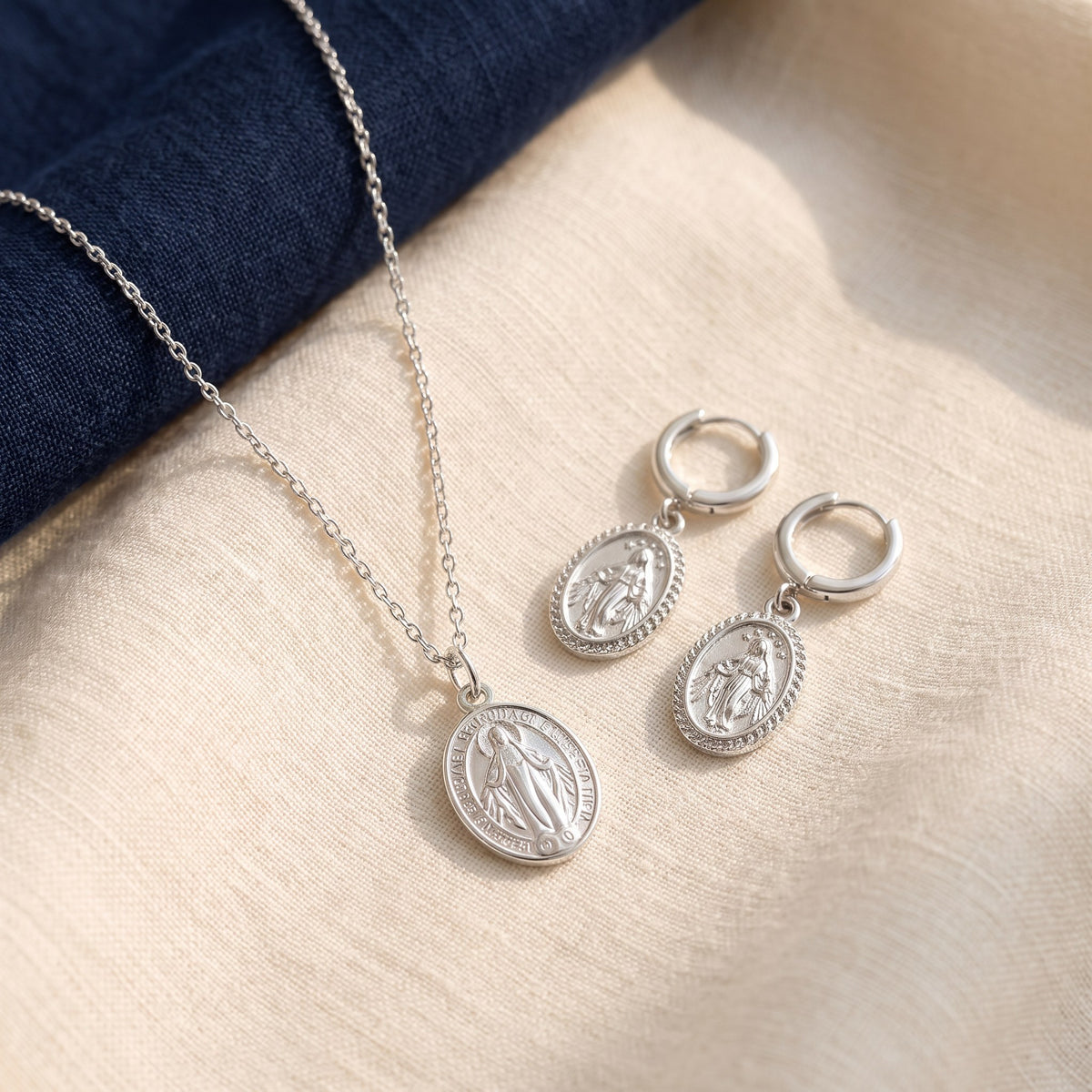 Collier et boucles d'oreilles Vierge Marie