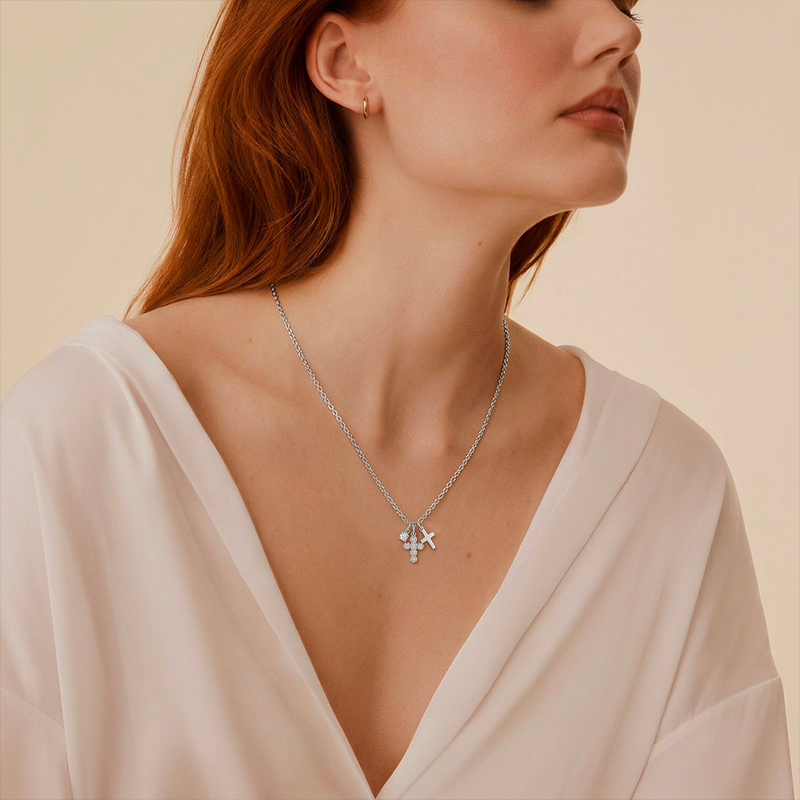 Collier croix grappe de cristaux argentée