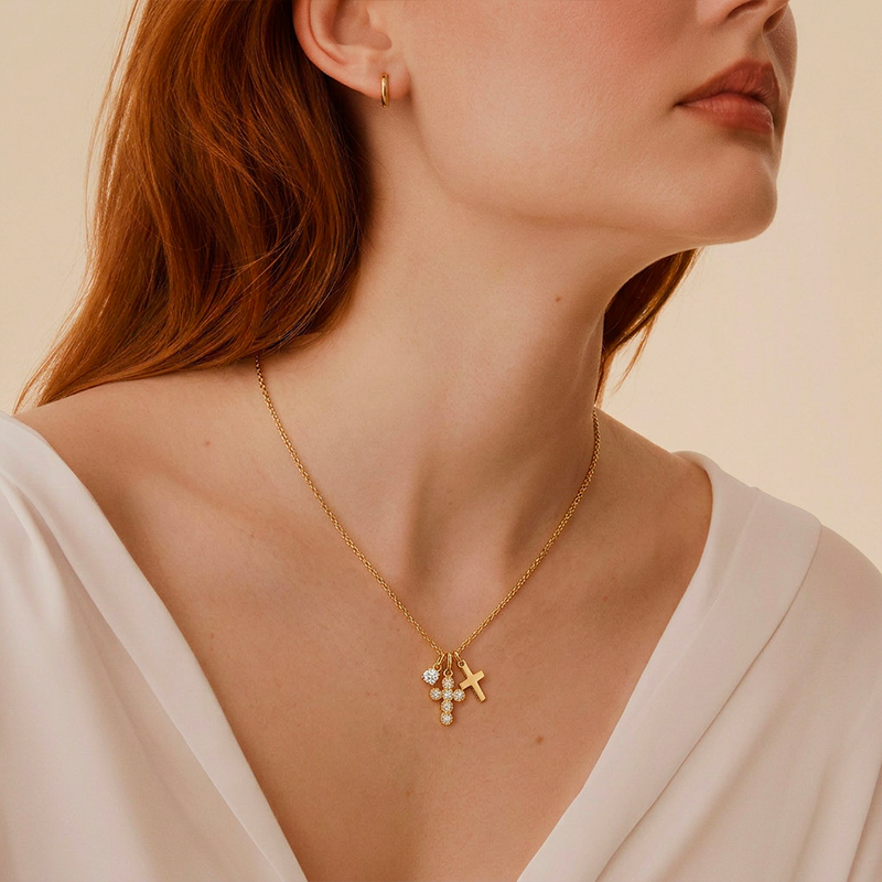 Collier pendentif croix acier inoxydable, vue de détail